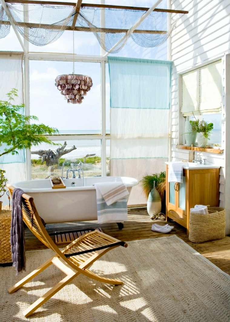 décoration salle de bain bois idée chaise tapis de sol plantes déco végétale 