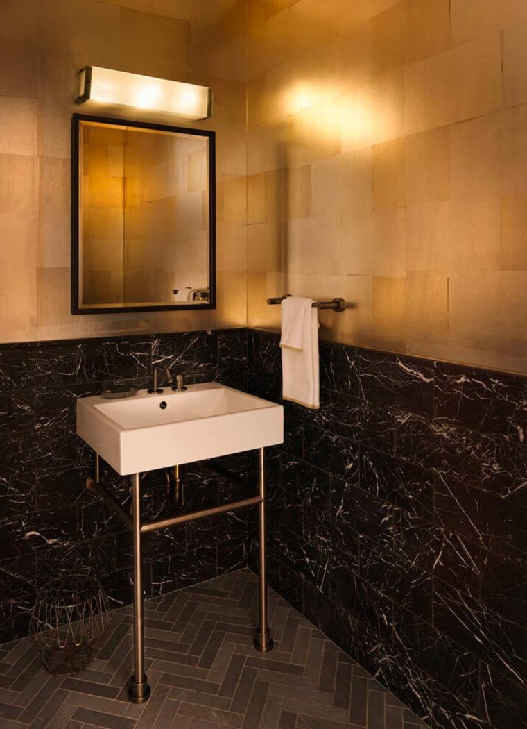 salle de bain intérieur noir moderne lavabo miroir mur lampe design 