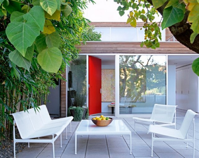 aménager son jardin extérieur moderne salon de jardin banc chaise 