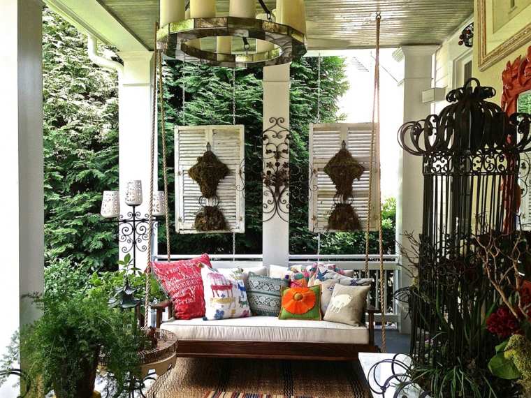 lits suspendus idées décoration sofa terrasse