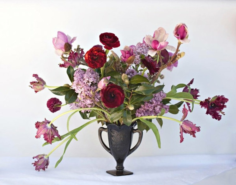 déco table idée fleurs vase rouge rose 