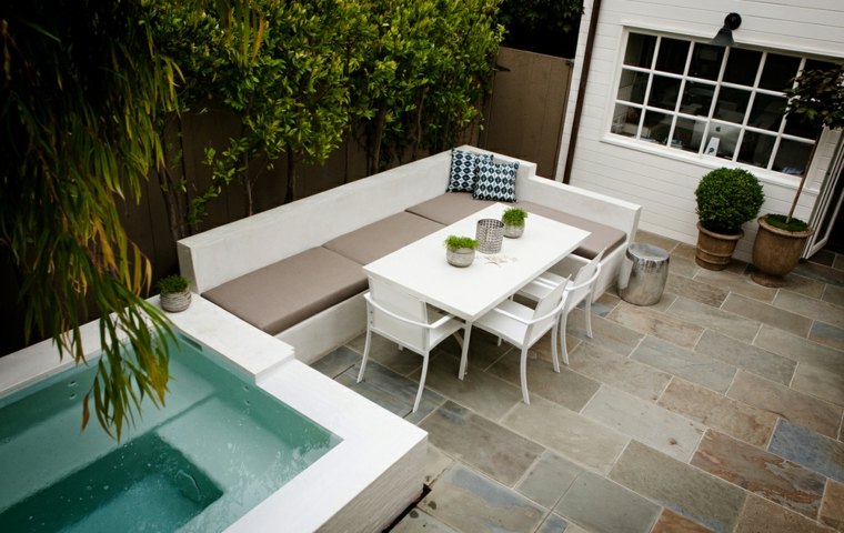 meubles terrasse petits salons et canapé salle-manger jardin