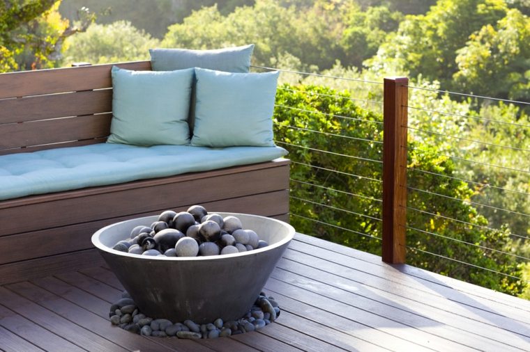 idée terrasse salon de jardin canapes bois