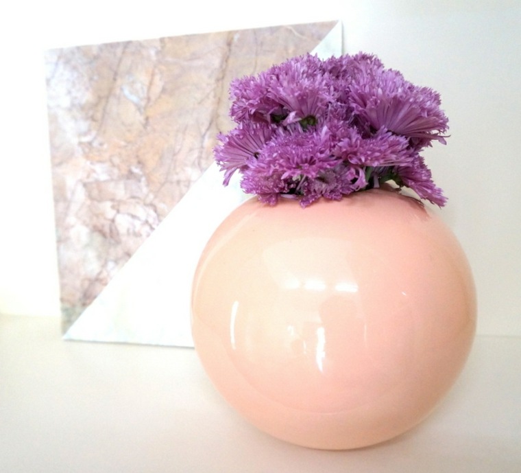 idée déco table de  fête fleurs vase rose 