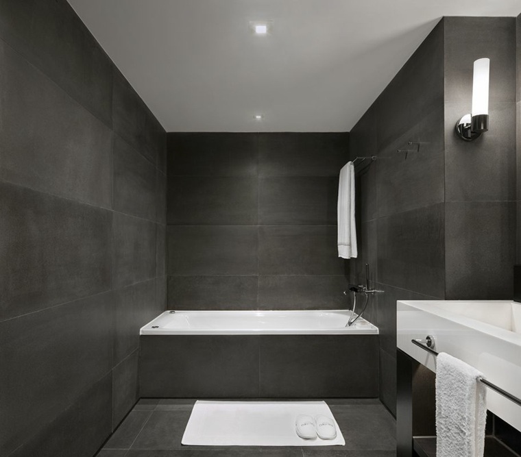 baignoire rectangulaire salles de bains noires