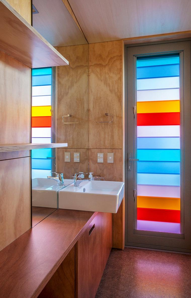porte persienne salle de bains tendance design évier 