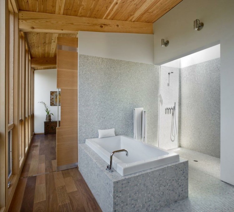 carrelage salle de bain imitation bois blanche