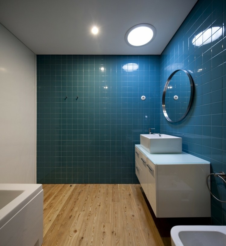 carrelage salle de bain imitation bois deco bleu