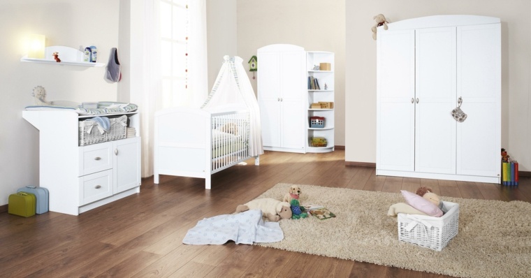 intérieur chambre blanche enfant idée parquet en bois tapis de sol beige meuble en bois blanc