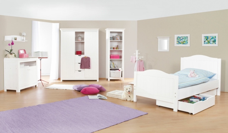idée chambre fille intérieur blanc moderne tapis de sol violet étagères 