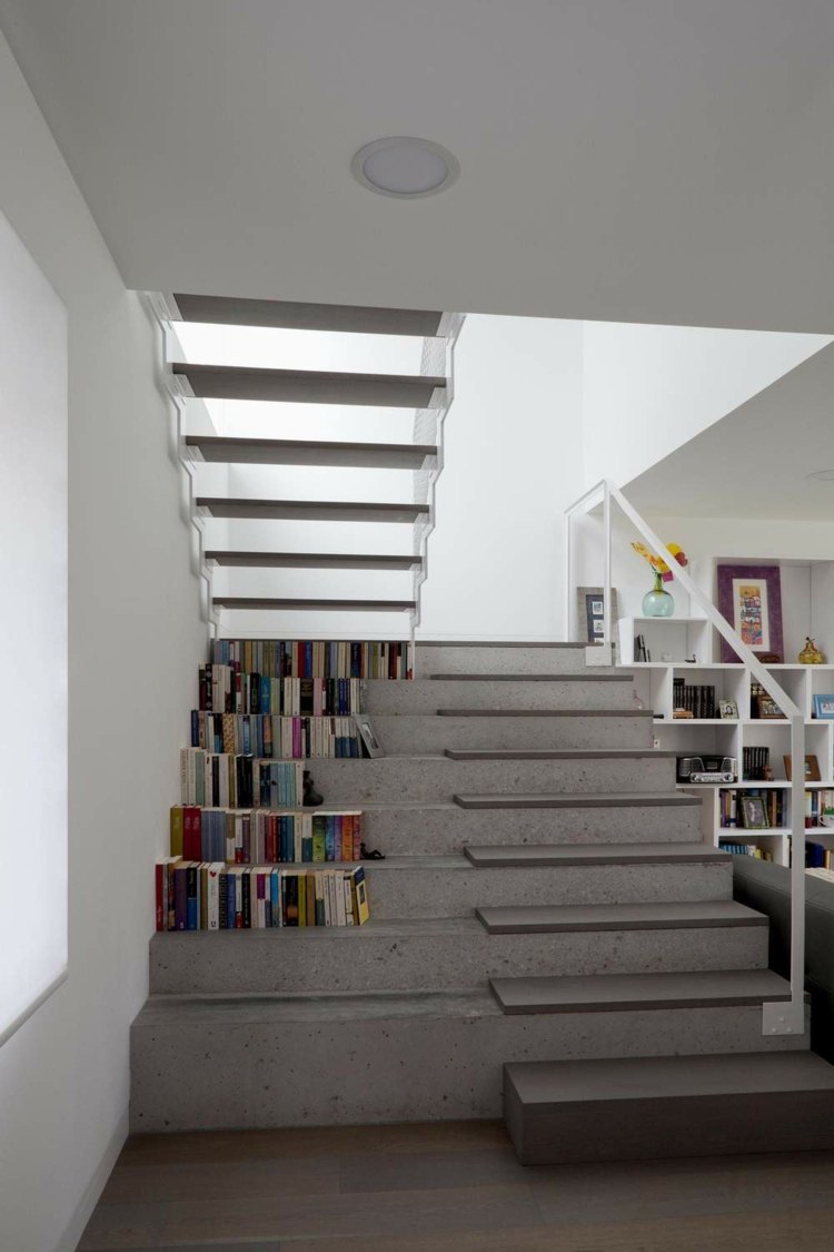 déco escalier moderne livres