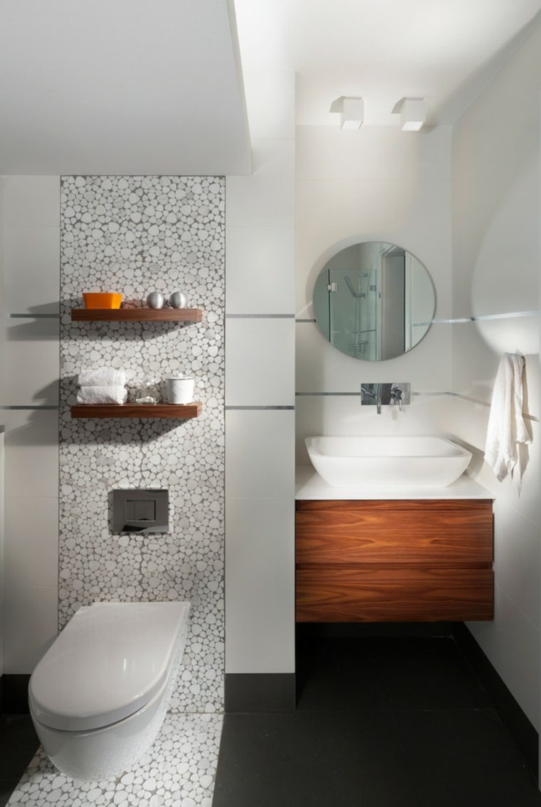 toilette idée de décoration carrelage moderne étagères bois miroir rond meuble en bois 