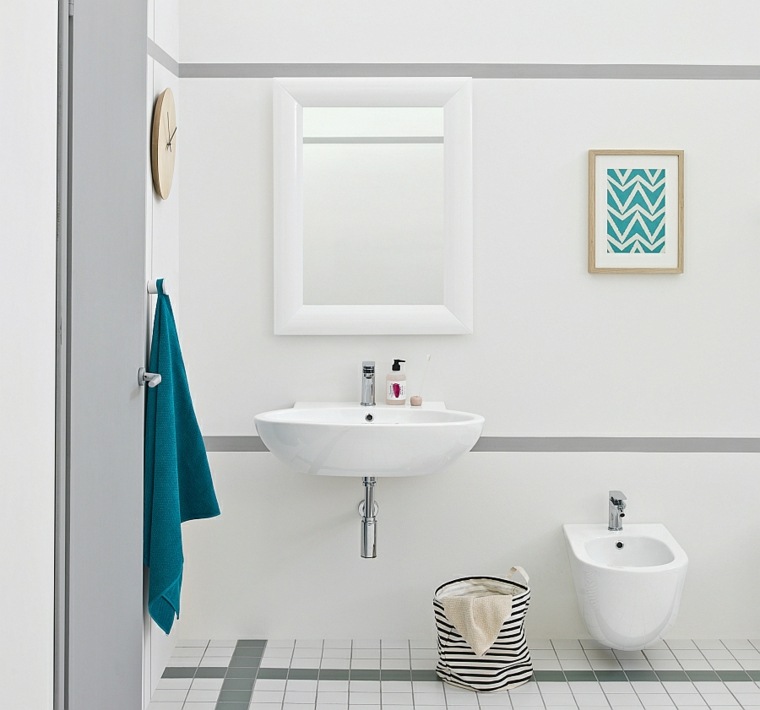 déco toilettes idée cadre bleu blanc moderne design miroir cadre blanc