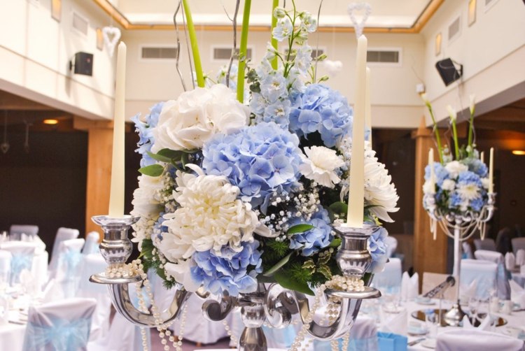 décoration salle de mariage bougsies fleurs