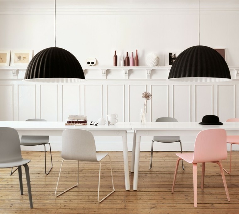 salle à manger idée aménagement design luminaire suspendu moderne chaise blanche rose