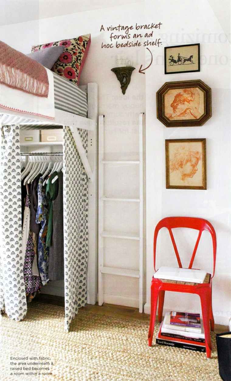 idée dressing petite chambre idée originale déco mural chaise métal rouge
