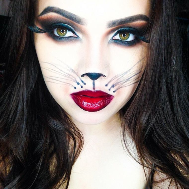 chat maquillage halloween yeux rouge à lèvres 