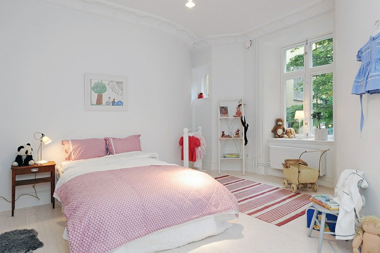idée chambre enfant moderne lit tapis de sol rouge blanc déco murale