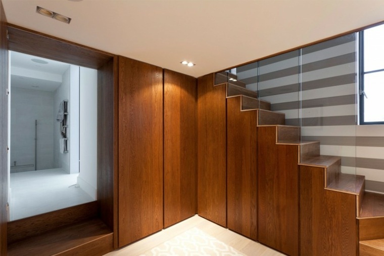 idee maison moderne déco cage escalier bois