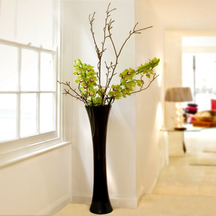 intérieur idée vase noir fleurs branches arbre décoration