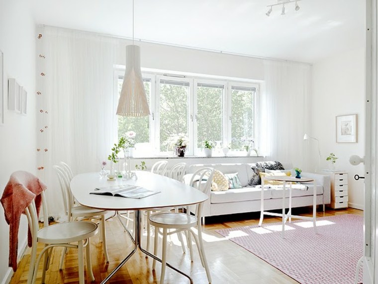 intérieur design tapis de sol blanc rouge table blanche elipse chaise bois luminaire suspendu