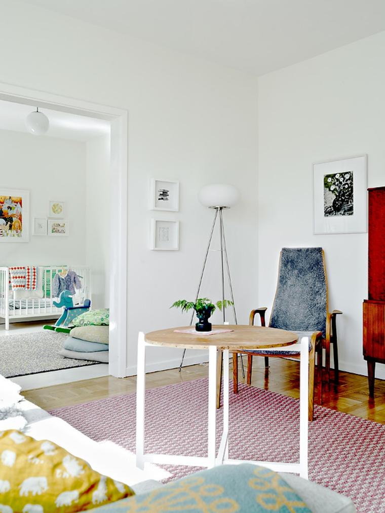 intérieur scandinave moderne table basse bois design tapis de sol fauteuil gris tableau blanc noir 