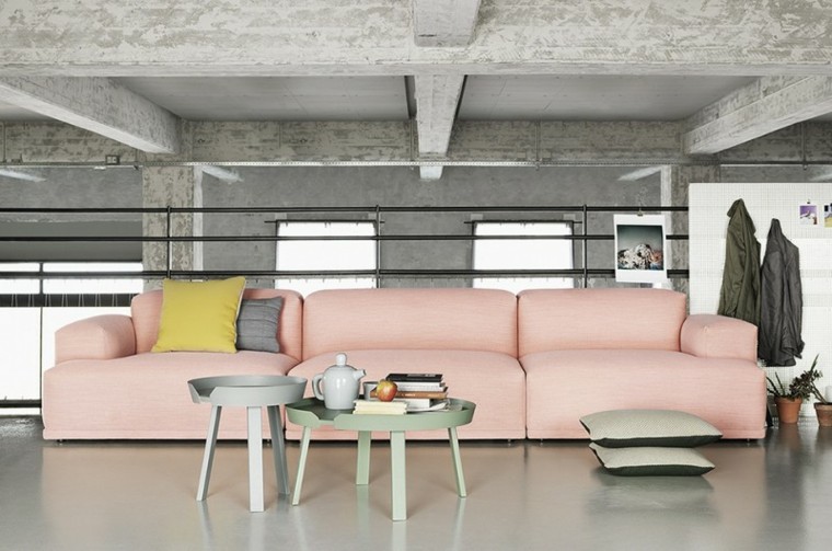 salon intérieur moderne scandinave design canapé rose table basse en métal