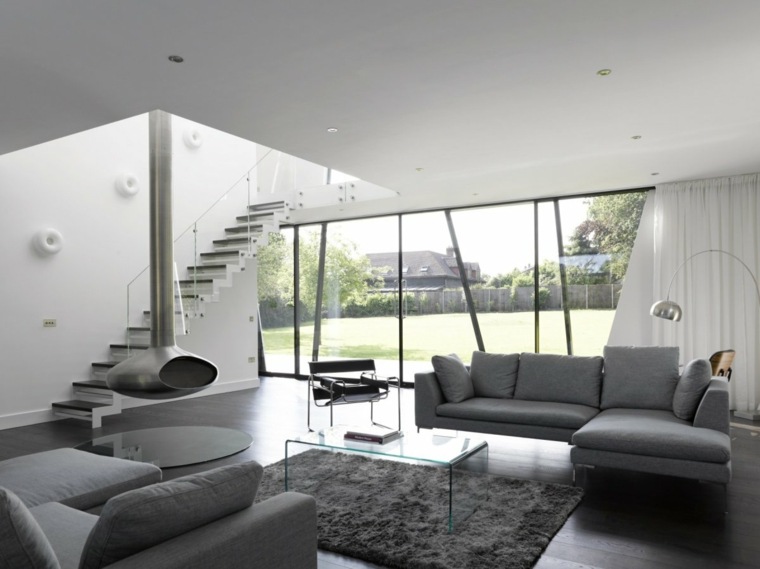 aménagement salon canapé gris moderne tapis de sol table basse en verre 
