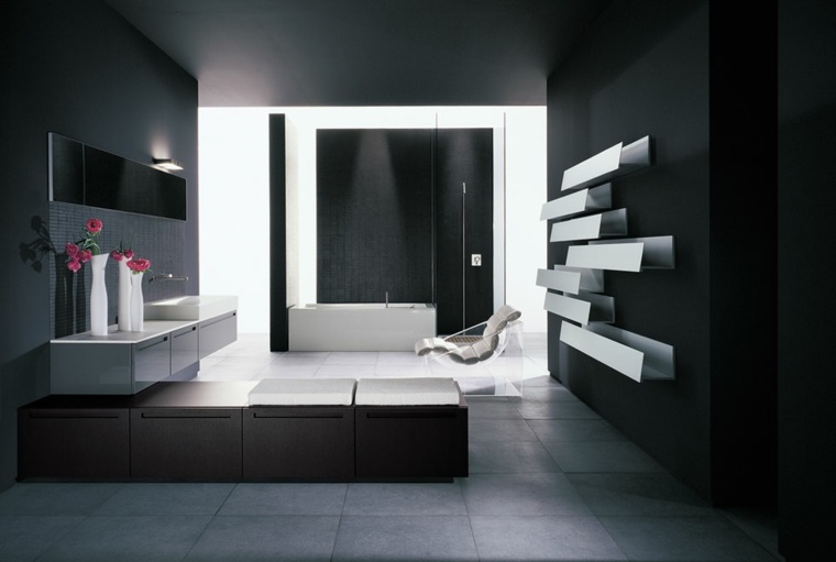 décorer salle de bain noir et blanc idée meuble en bois étagères plantes