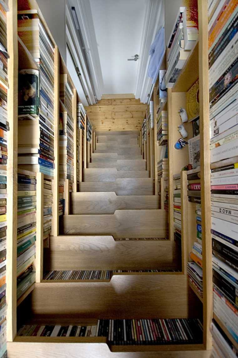 gain place escalier bois livres bibliothèque