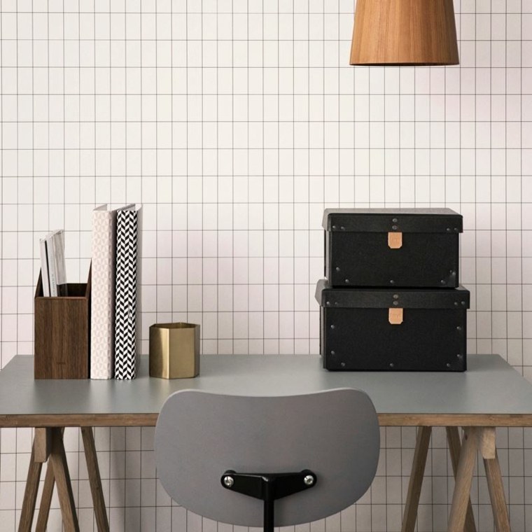 papier peint tendance idée noir blanc table en bois chaise lampe suspendue