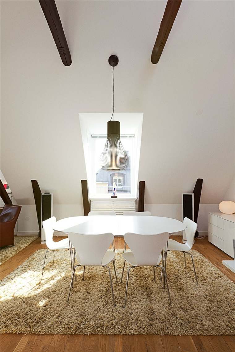 aménagement moderne table ronde bois chaise blanche luminaire
