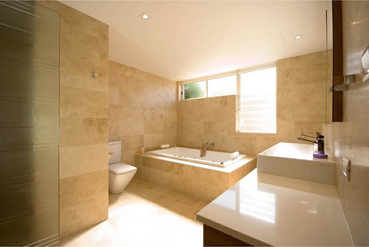 photos travertin salles de bains beiges