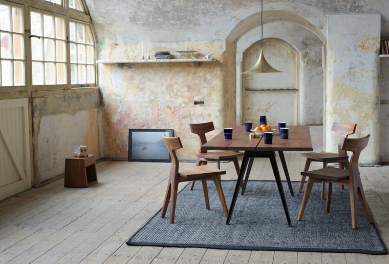 salle à manger intérieur minimaliste design table en bois luminaire suspendu tapis de sol