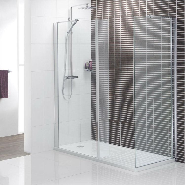 salle de bain avec douche italienne minimaliste