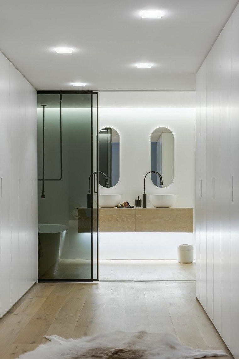 salle de bain moderne design idée tapis de sol miroir salle de bain suite parentale 