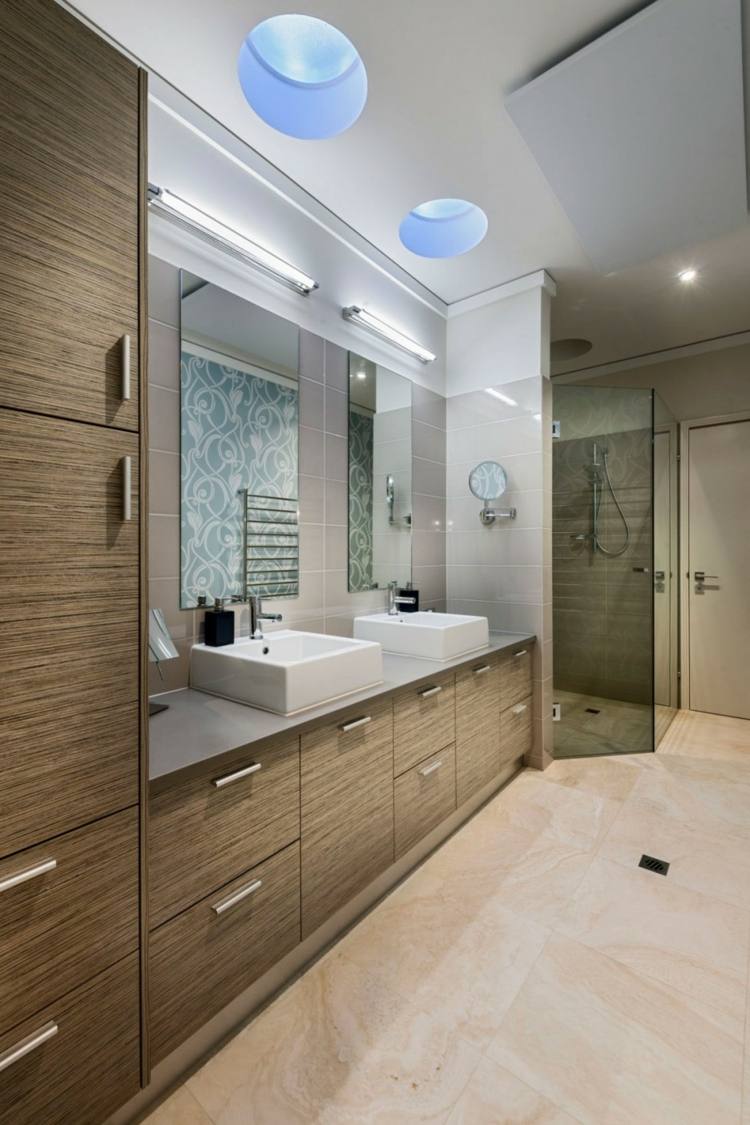 salle de bain design spacieuse