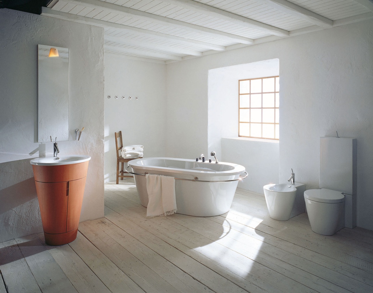 salle de bain pierre idée baignoire céramique moderne lavabo orange parquet sol