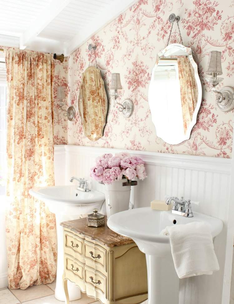 salle de bain deco romantique motifs floraux