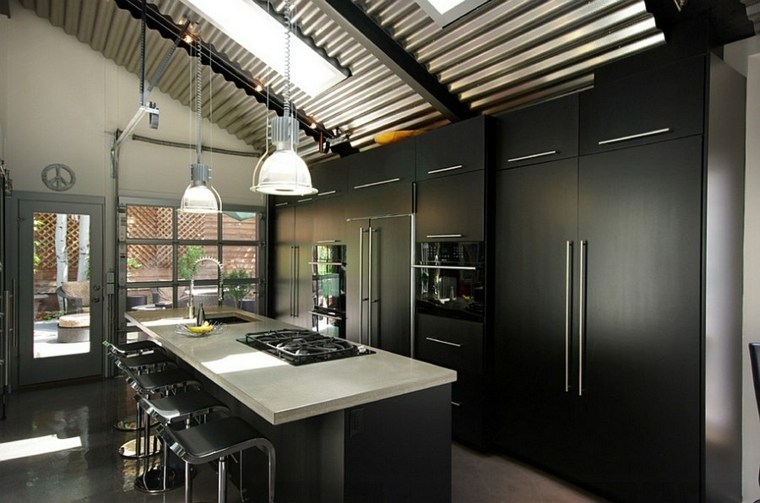 idée cuisine aménagement ilot central luminaire suspendu intérieur cuisine noir