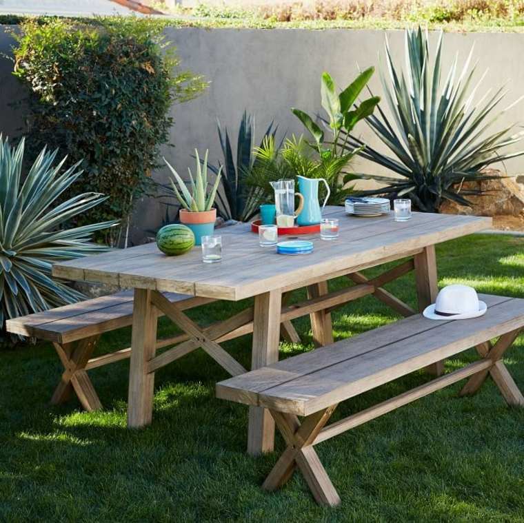 idée aménagement terrasse idée table en bois banc en bois déco plantes