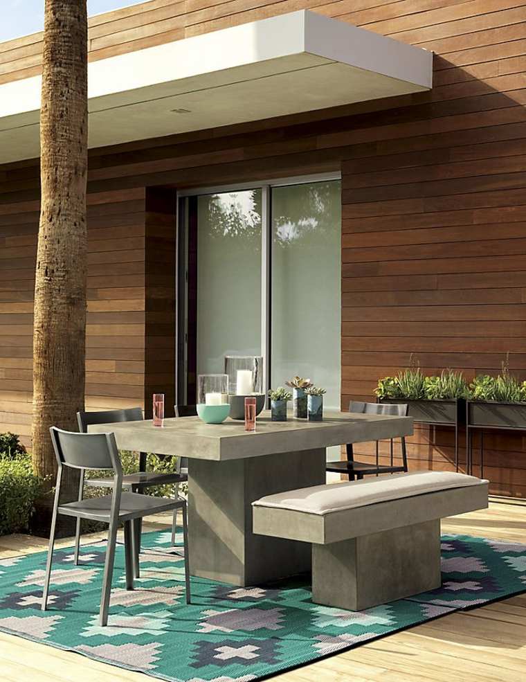 idée aménagement terrasse original tapis banc de jardin table de jardin 