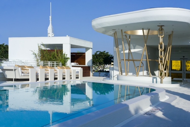 terrasse piscine style mediterranneen