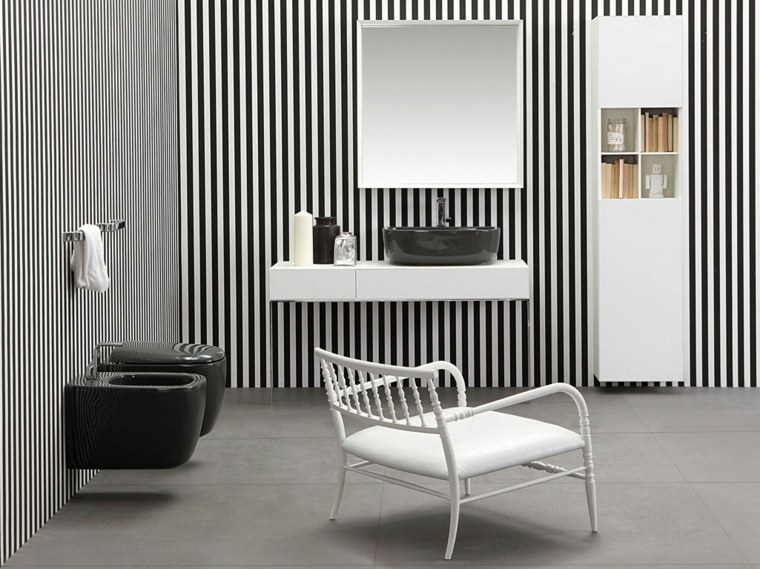 toilettes design noir blanc rayures papier peint fauteuil