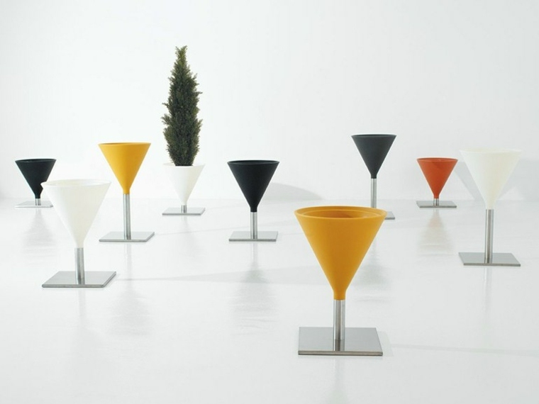 déco idée vase jaune noir polyethylène kyoto made design moderne