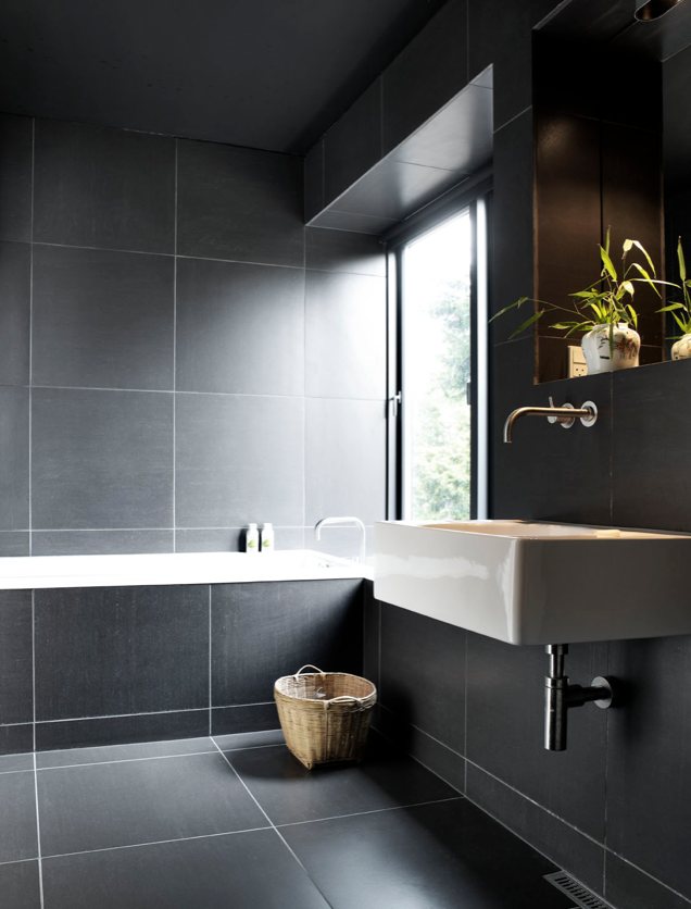 salle de bain design grise moderne déco plante 