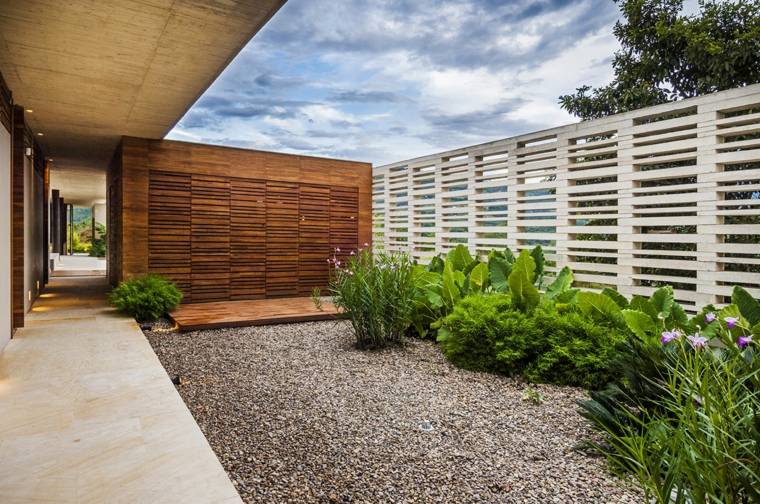 clôture jardin et maison moderne
