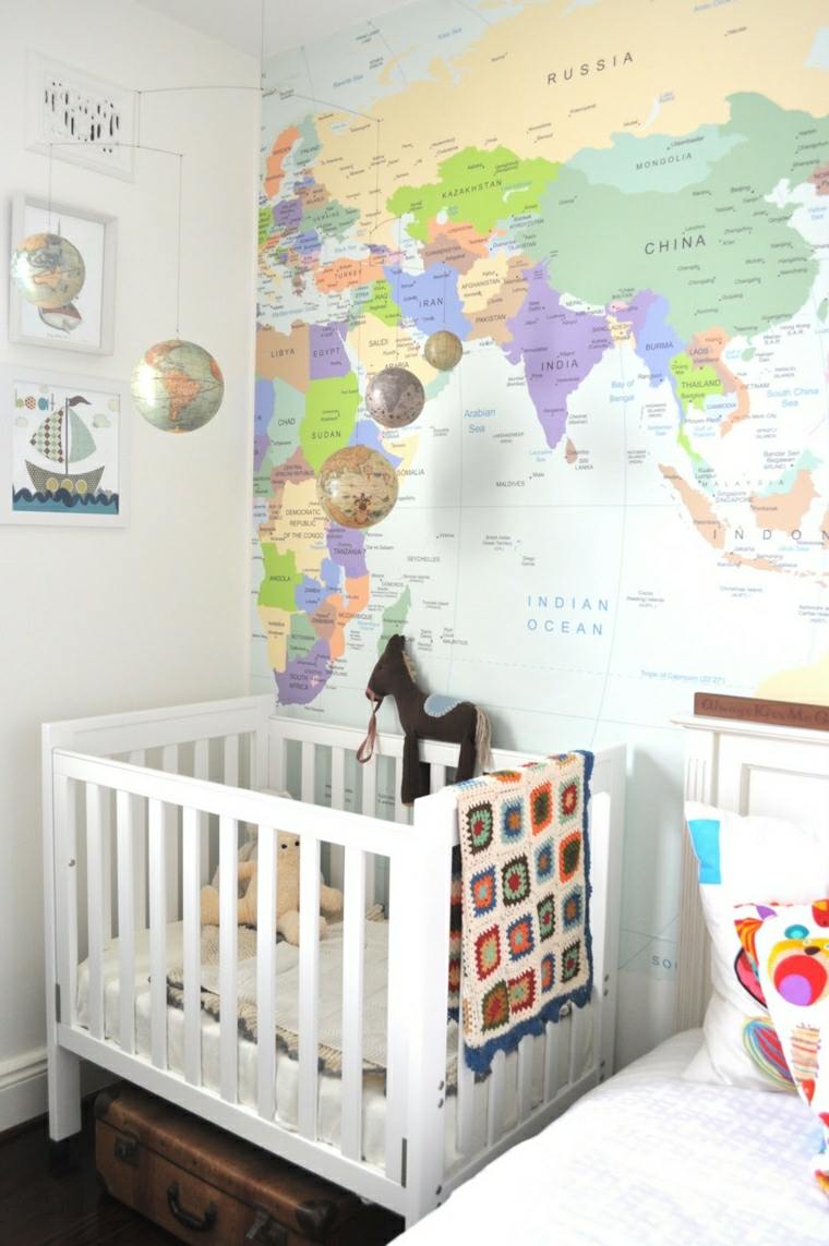 déco globe terrestre chambre bébé carte du monde 