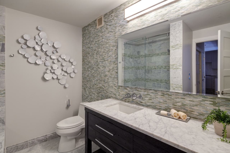 mosaïque salle de bain gris