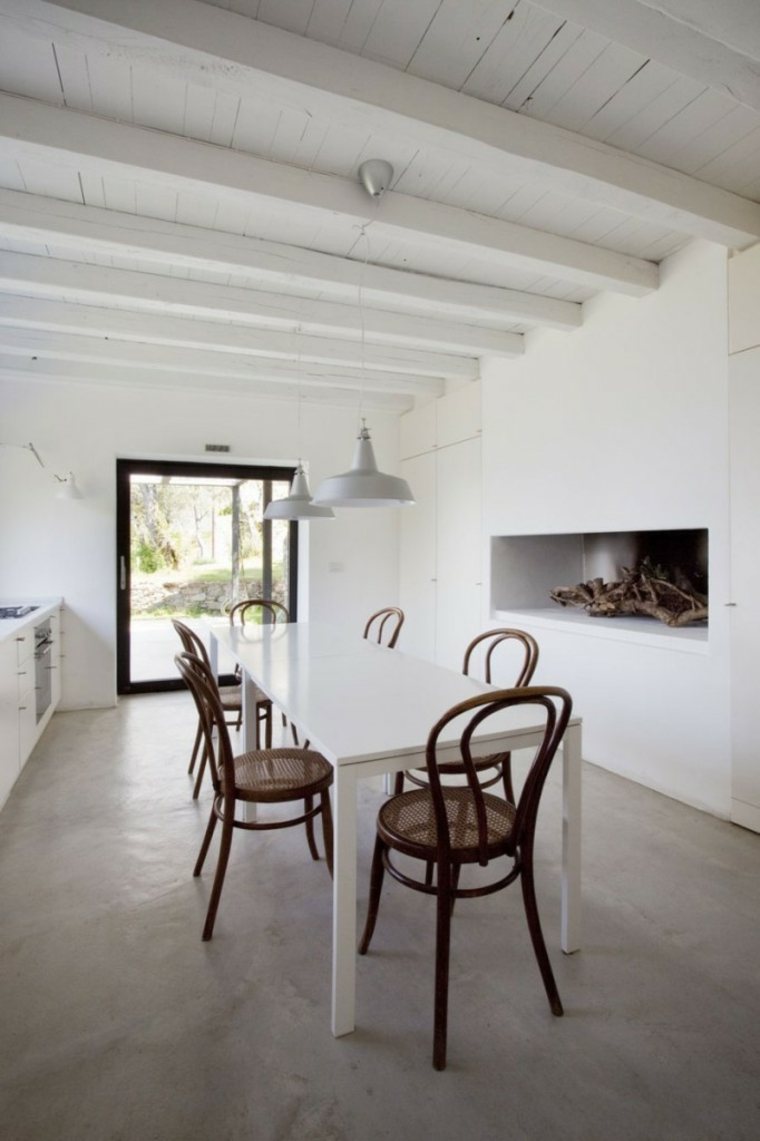salle à manger design luminaire suspension table en bois blanche chaise bois 